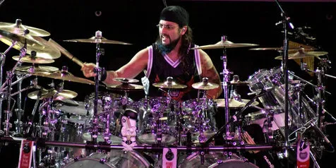 Mike Portnoy Dkk Tampilkan Sihir Musik di Rock Fest 2012