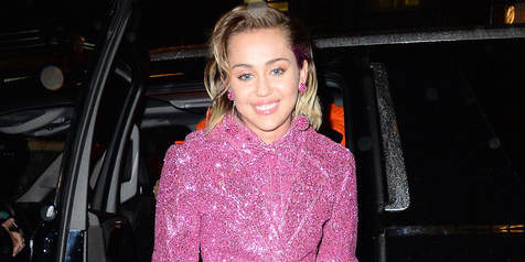 Miley Cyrus Dikabarkan Sedang Mengerjakan Musik Terbarunya!