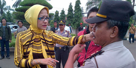 Mobil Anita Agnes Alexandra 'Disandera' Polisi - KapanLagi.com