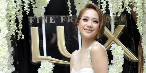 Momen-Momen Terbaik Bunga Citra Lestari di White Carpet IMA 2015