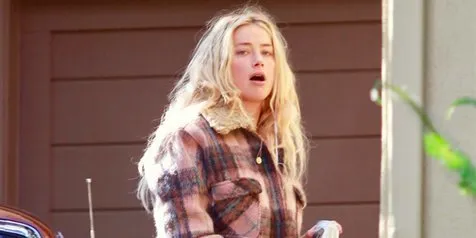 Move On Setelah Cerai dari Johnny Depp, Amber Heard Tertangkap Cium Mesra Wanita Lain