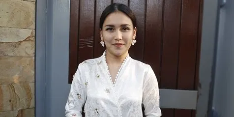 Nggak Berani Naik Angkot, Ayu Ting Ting Selalu Diantar Jemput Ayah Dari TK Hingga Awal Kuliah