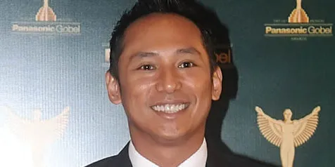 Nico Siahaan Buka Les Bahasa Inggris