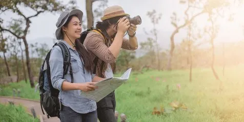 Pantai Eksotis vs Panorama Hutan Pinus, Vote Destinasi Penuh Sensasi Favoritmu!