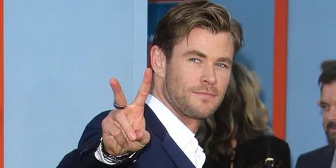 Penampakan Perdana Chris Hemsworth Jadi Pemburu Hantu, Ganteng!