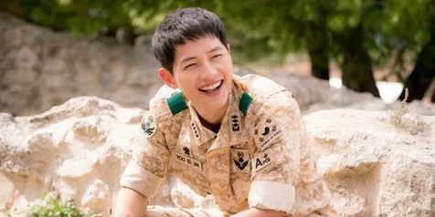 Penampilan Boleh Manis Cute, Ternyata Song Joong Ki Aslinya...