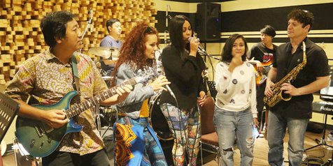Penyanyi Asal Amerika, Cece Peniston Merasa Senang Nyanyikan Lagu Koes Plus