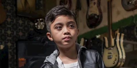 Penyanyi Cilik Ini Suarakan Keresahan Terhadap Perpecahan Politik
