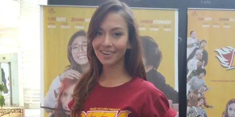 Peragakan Adegan Dewasa Di Film Si Cantik Karina Nadila Malu Kapanlagi Com