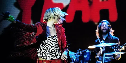 Perdana di Indonesia, Yeah Yeah Yeahs Tunjukkan Aksi Atraktif