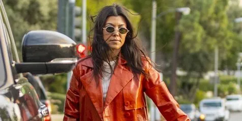 Perut Terlihat Buncit di Foto Ini, Kourtney Kardashian Dikira Hamil Lagi