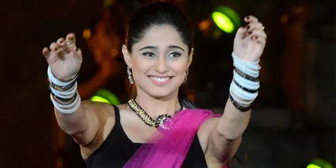 Pose di Hutan, Soumya Seth Tampak Lebih Tua Dari Usianya?