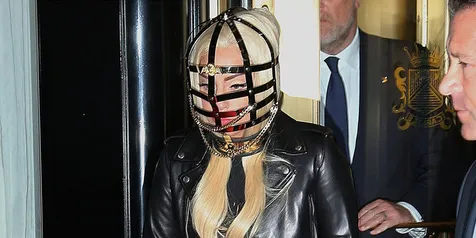 Promo Album, Lady Gaga Berpose Tanpa Busana