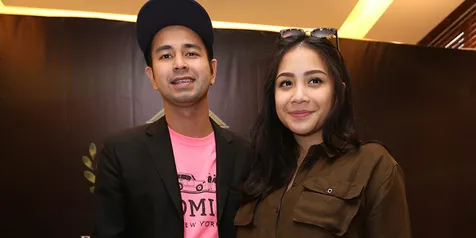 Pulang Dari RS, Raffi - Nagita Masih Sembunyikan Wajah Rafathar