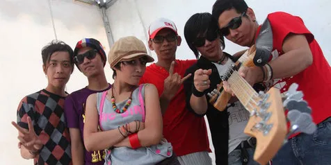 Queenzella Dedikasikan Album Perdana Untuk Mama