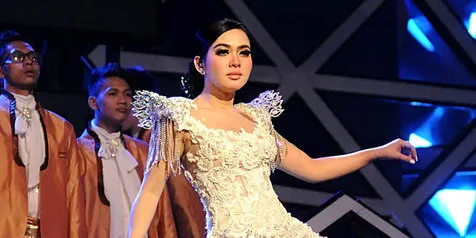 Recycle 'Sandiwara Cinta', Syahrini Didukung Fans Nike 