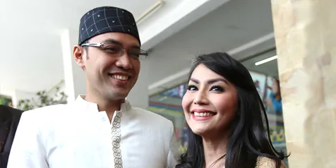 Senyum terakhir Sandy & Tessa pasca resmi cerai / KapanLagi® - Foto: Budy Santoso