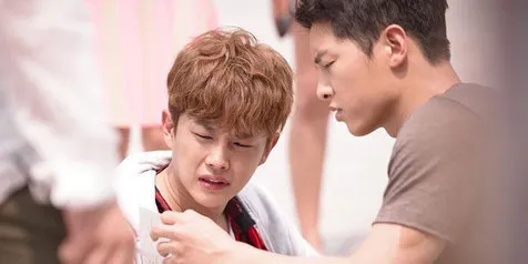 Reunian Cast 'DESCENDANTS OF THE SUN', Kim Min Suk Sampai Nangis