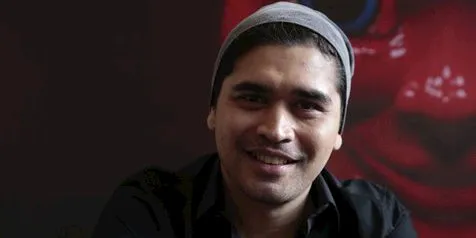 Rizky Hanggono Unggah Foto Lawas Dengan Pemain Film 'JOMBLO', Kangen?
