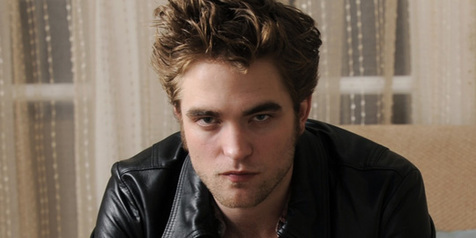  Robert  Pattinson Ganti Gaya  Rambut  Lagi KapanLagi com