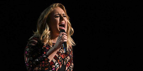 Sakit Jantung, Satu Fans Jatuh Saat Tonton Konser Adele di Sydney
