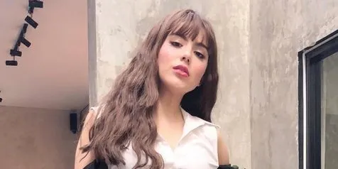 Sally Adelia Jalani Photoshoot Bertema Space Futuristik