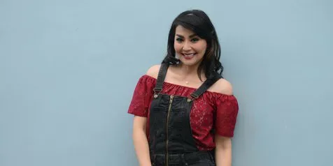Sandy Tumiwa Ingin Tinggal Seatap, Tessa Kaunang: Tentu Tidak Pantas
