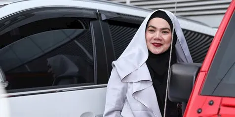 Sarita Mengaku Tak Tahu Sama Sekali Soal Pernikahan Jennifer Dunn - Faisal Harris