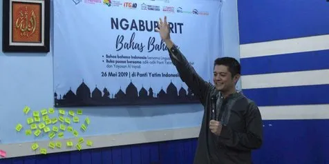 Selebtwit Ivan Lanin Buka Puasa Bersama Anak Yatim dengan Membahas Bahasa