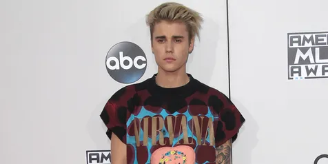 Selena Gomez Cium Niall Horan, Justin Bieber Masih Gagal Move On?