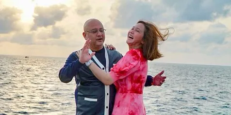 Selfie Bareng Suami, Maia Estianty Curhat Sempit-Sempitan