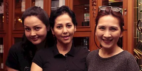 Seperti Keluarga Meriam Belina Dan Jennifer Arnelita Jalani Perawatan Bareng Kapanlagi Com Lagu meriam bellina full album mp3 & mp4. seperti keluarga meriam belina dan