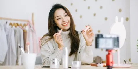 Serba-Serbi Produk Erha yang Banyak Diserbu Selebgram, dari Acne Treatment sampai Glowing Skin
