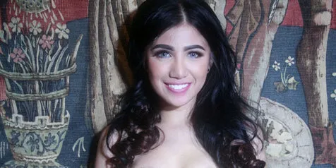 Sering Foto Terbuka, Vanya Sinta Tak Mau Dibilang Hot