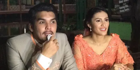 Seru Ada Pertunjukan Reptil Di Pernikahan Mario Irwinsyah Kapanlagi Com