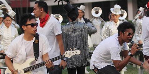 Seru! Barry Likumahuwa Project dan Marching Band 