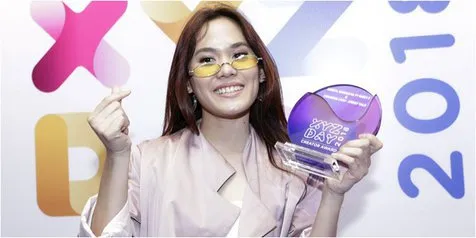Sheryl Sheinafia Terima Piala Pertama untuk Lagu 'Sweet Talk'