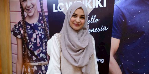 Shireen Sungkar Unggah Foto Masa Kecil Bareng Zaskia 