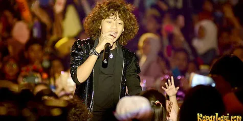 Sibuk Promo, Bastian Tetap Belajar Jelang UN!