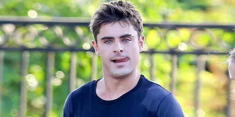 So Sweet! Liburan Bareng, Zac Efron dan Pacarnya Umbar Kemesraan