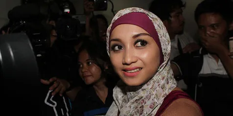 Soal Lagu 'PKS', Septy Sanustika Dipuji Suami