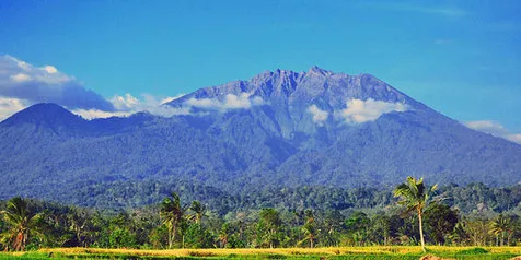 Suara Dentuman Terdengar Sampai 20 Km, Gunung Raung Kini Siaga