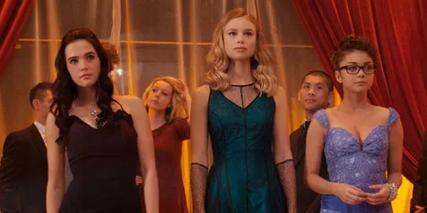 Suka Film Vampir? Tonton Trailer 'VAMPIRE ACADEMY' Ini!