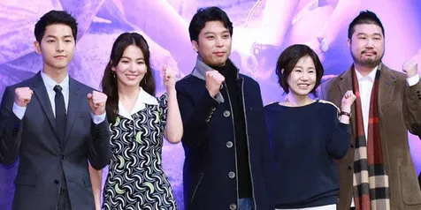 Sukses Maksimal, Berapa Bayaran Penulis 'Descendants of The Sun'?