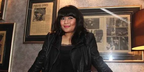 Tahu Jadi Tersangka Lewat Media, Dea Mirella Berang