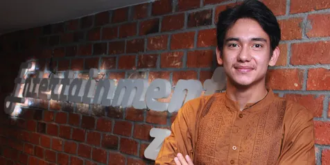 Tak Punya Pacar, Adipati Dolken Sedih Tak Dapat Kado
