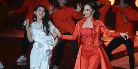Tampil Duet di HUT Indosiar, Zaskia Gotik dan Via Vallen Saling Memuji