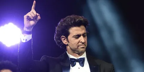 Tantang Nyali, Hrithik Roshan Ajak Putranya Berburu Buaya Afrika