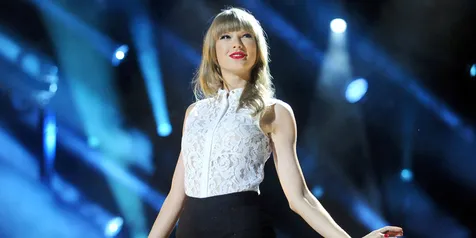 Taylor Swift Tampil Menggoda di 'THE GIVER'