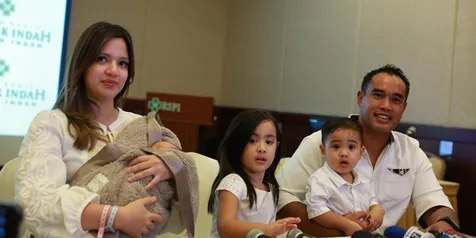Temani Persalinan Nia, Ardie Bakrie Cemas & Ngomong Tidak 